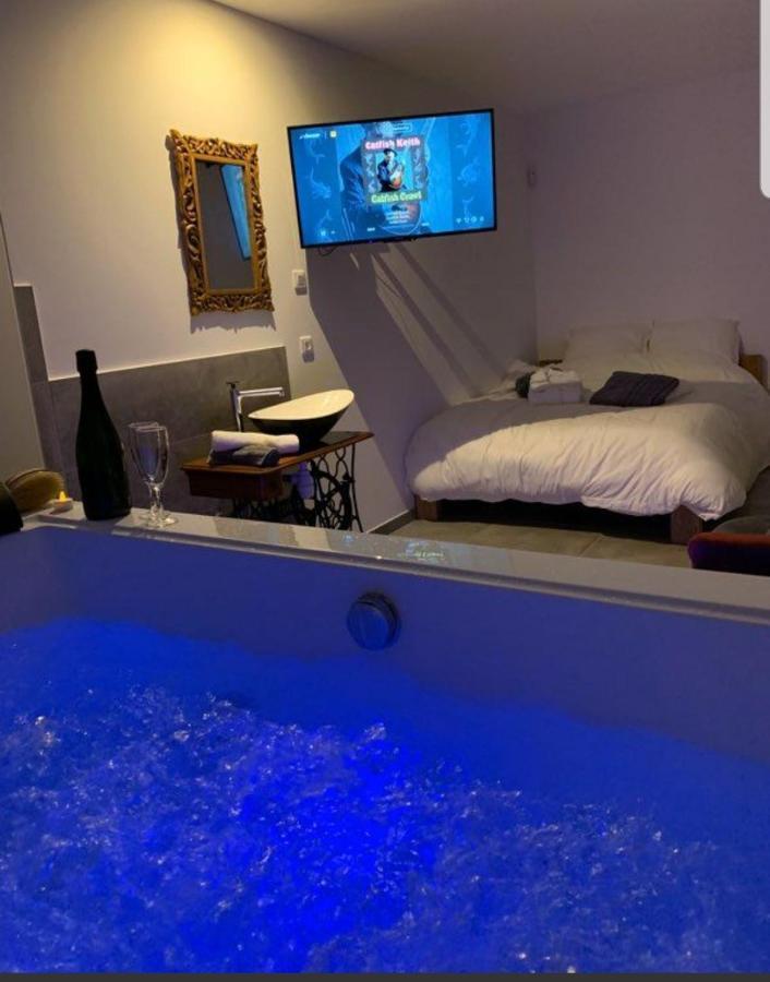 Elle & Lui En Jacuzzi Hotell Bernis Eksteriør bilde