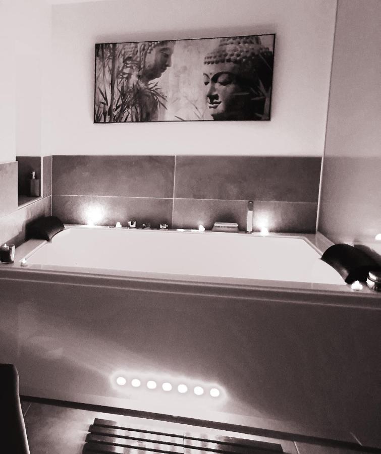 Elle & Lui En Jacuzzi Hotell Bernis Eksteriør bilde