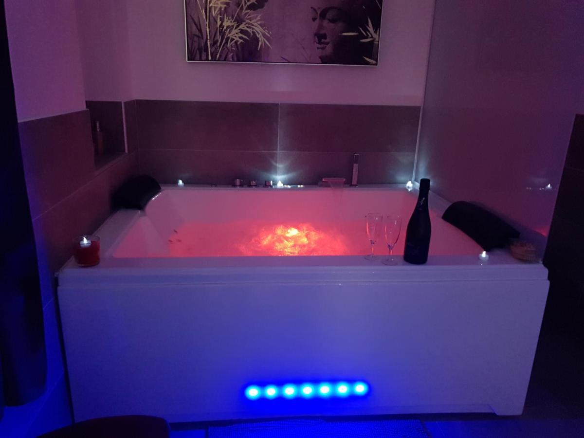 Elle & Lui En Jacuzzi Hotell Bernis Eksteriør bilde